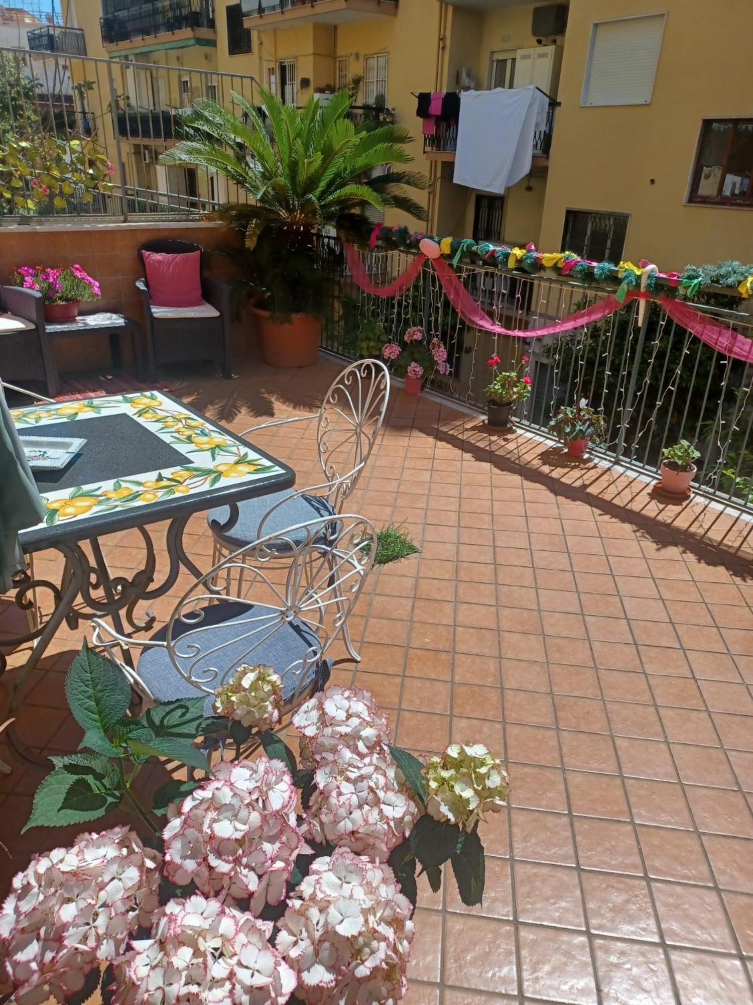 La Terrazza Di Monica & Teresa Bed & Breakfast Portici Exterior photo
